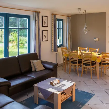 Sonniges Reetdachhaus Tatil Evi Puddemin