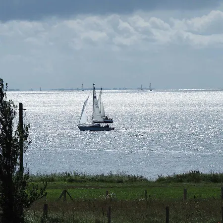 Sonniges Reetdachhaus Puddemin