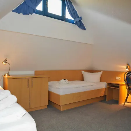 Sonniges Reetdachhaus